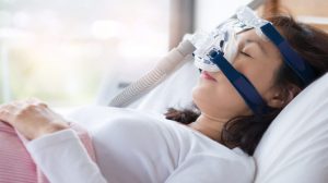 woman sleeping with a CPAP mask