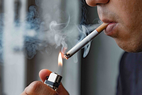 can smoking affect dental implants